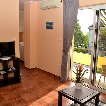 Apartment Renata Laurana Esterno foto