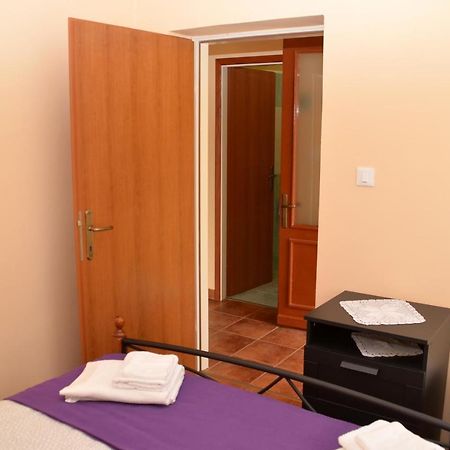 Apartment Renata Laurana Esterno foto