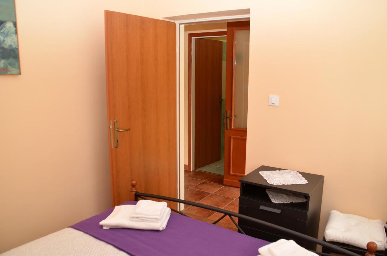Apartment Renata Laurana Esterno foto