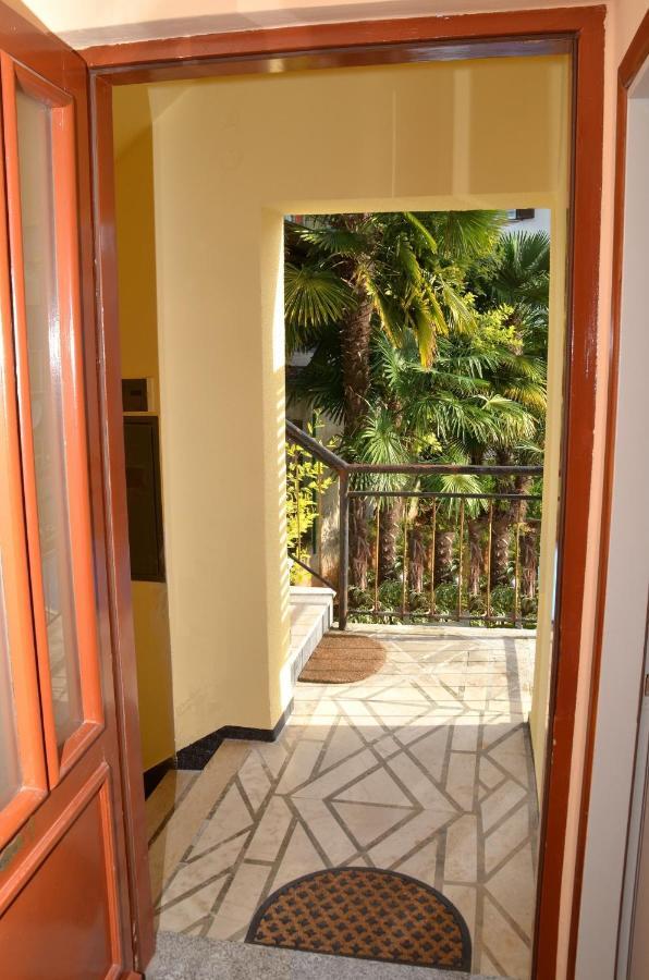 Apartment Renata Laurana Esterno foto