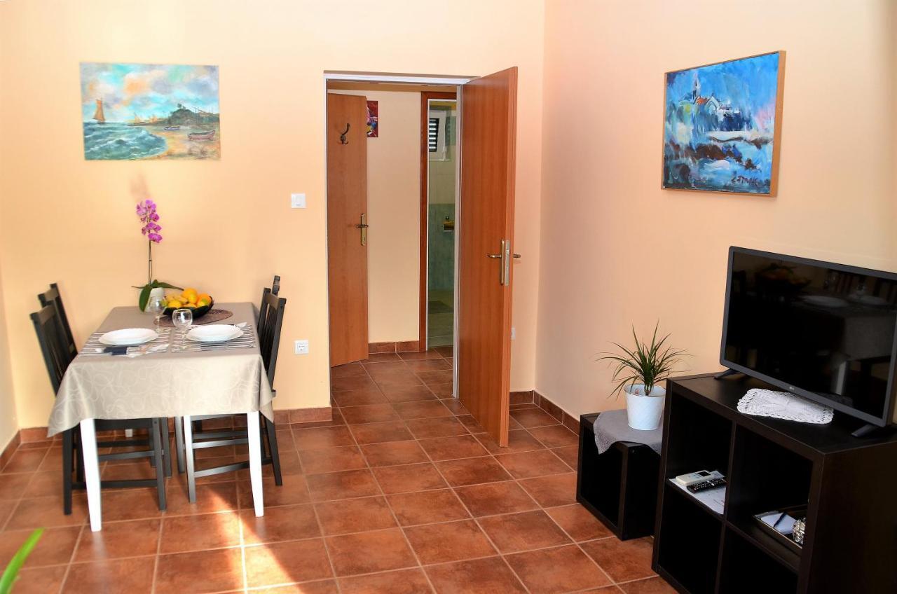 Apartment Renata Laurana Esterno foto