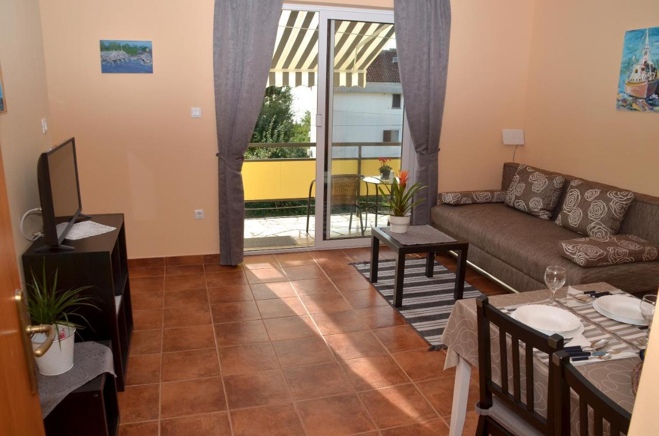 Apartment Renata Laurana Esterno foto