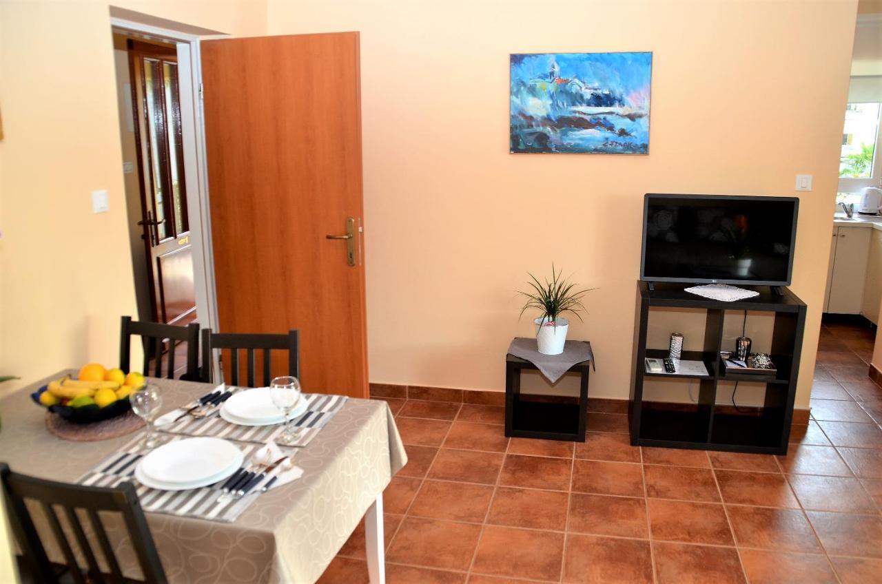 Apartment Renata Laurana Esterno foto