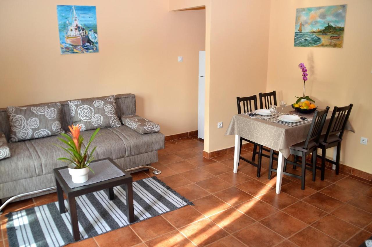 Apartment Renata Laurana Esterno foto