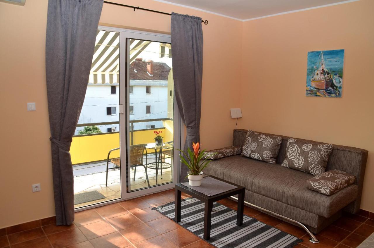 Apartment Renata Laurana Esterno foto